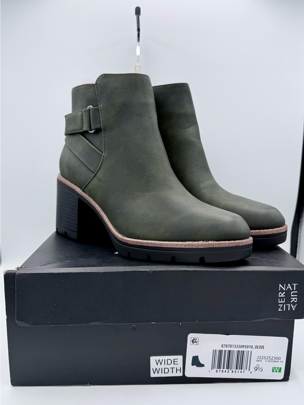 Naturalizer Maren Bootie 9.5W Olive Lug Heel Water Repellent‎ NIB Wide Width